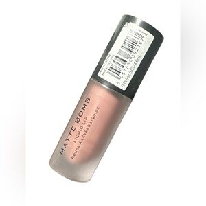 Revolution Make Up Matte Bomb Lipstick in Nude Allure